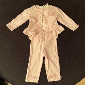 Little Lindsey 3 Piece Pink Flower Outfit. Size: 0-6 months.